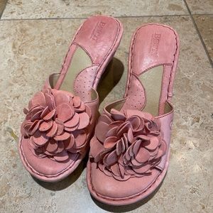 New Born wedge sandals size 8